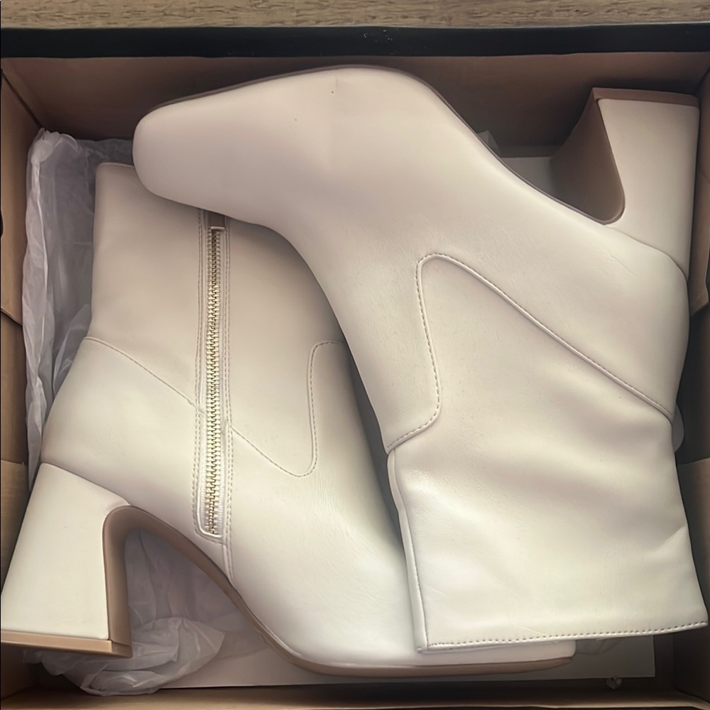 Abercrombie & Fitch NIB Valerie Boots Sz 8